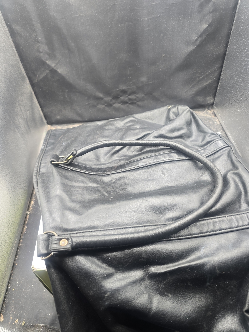 Men's Black Leather Messenger Bag with Adjustable Strap